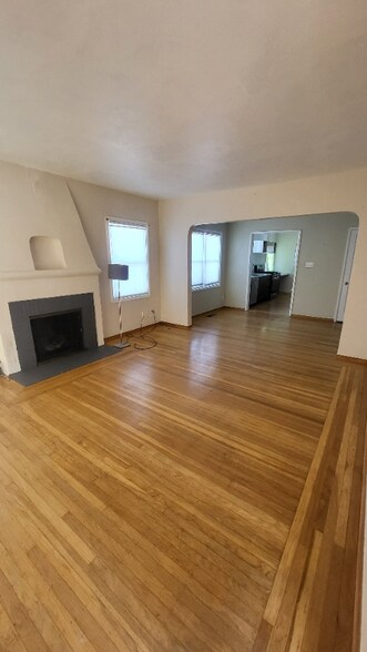 Building Photo - 5429 Van Fleet Ave