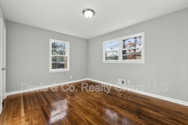 Building Photo - 2385 Tilson Rd