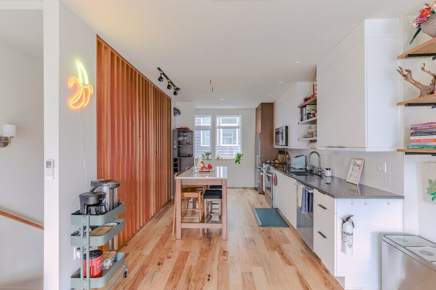 Building Photo - 4738 35th Ave S