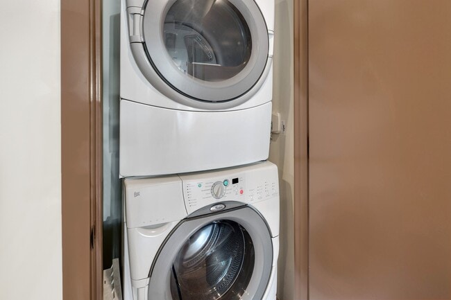 Building Photo - 2033 2nd Ave