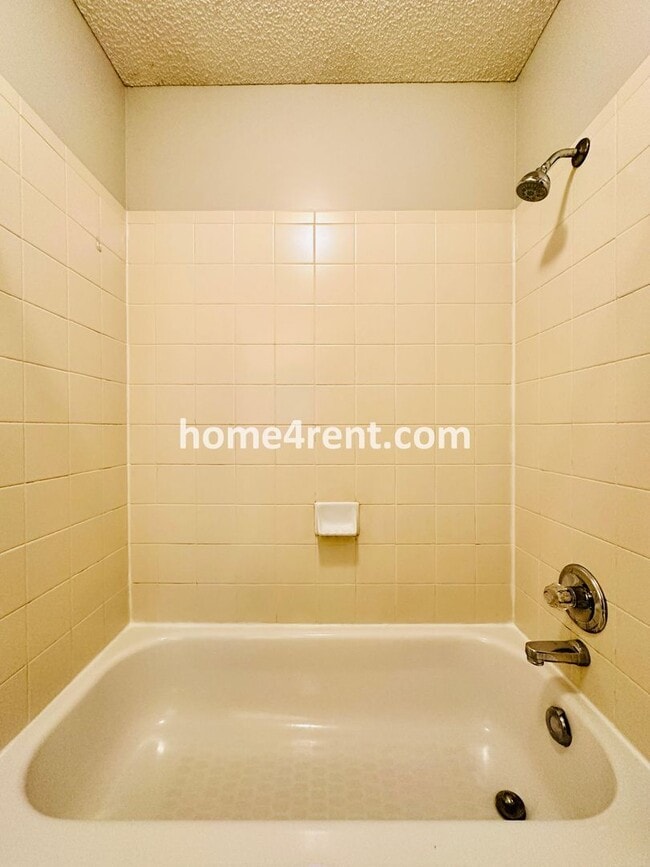 Building Photo - Beautiful Four-Bedroom Home with Three Car...