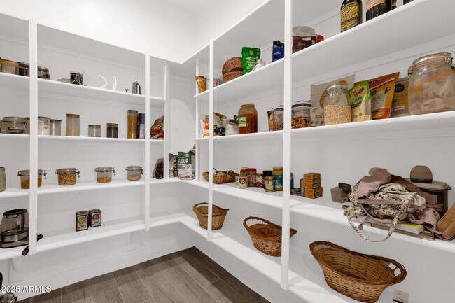 Building Photo - 856 W Quail Cir