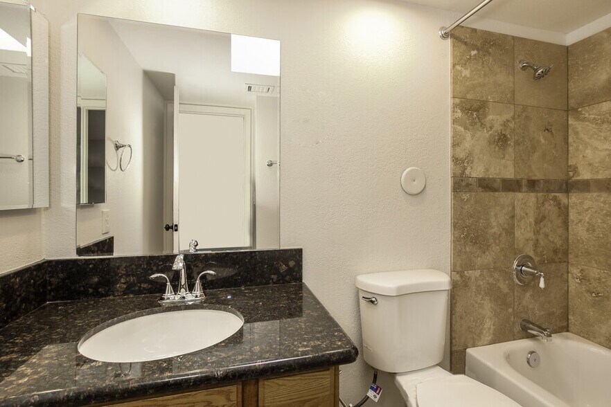 Building Photo - 7519 W Sequoia Dr