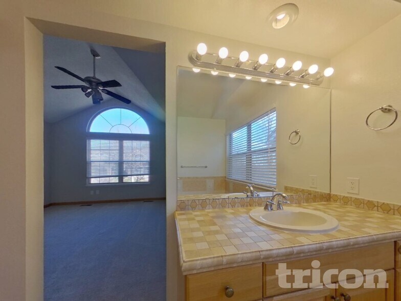 Building Photo - 14652 E Bellewood Pl