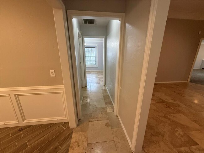 Building Photo - 8521 NW 121st St