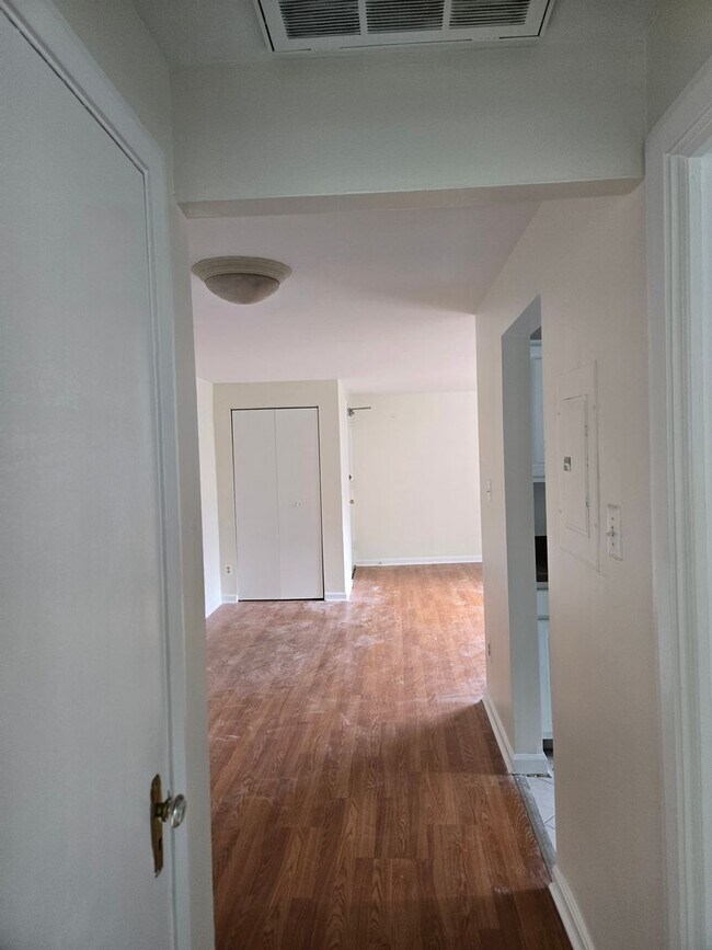 Building Photo - 808 S Arlington Mill Dr