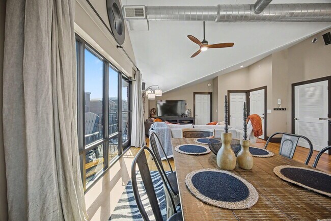 Building Photo - 261 S Limestone