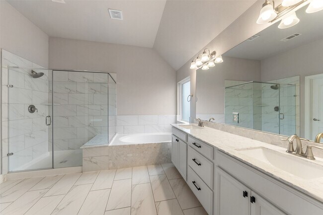 Building Photo - 1524 N Blue Bonnet Ln