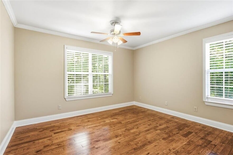Building Photo - 728 Ridgefield Dr