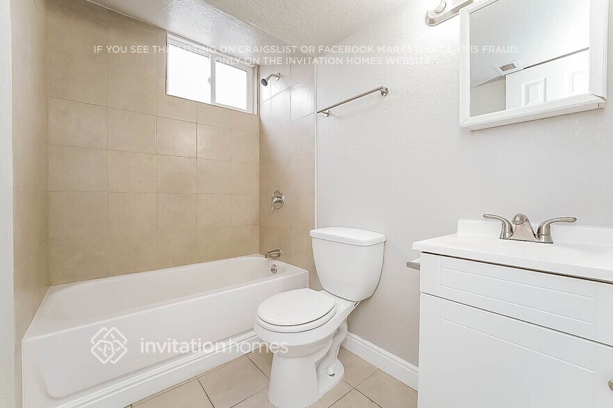Building Photo - 5561 Xanadu St