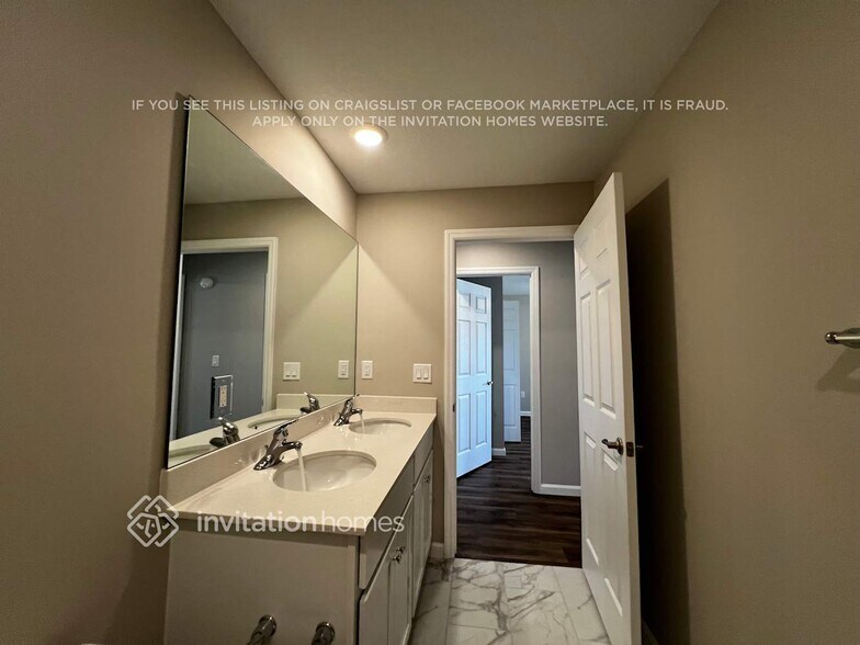 Building Photo - 1109 SW Khan Dr