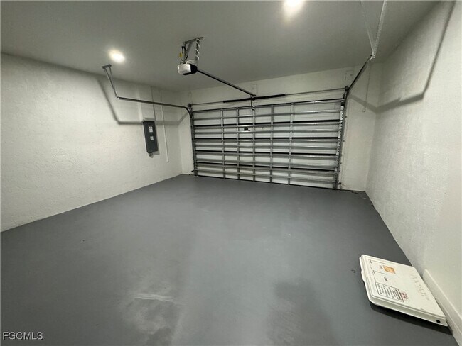 Building Photo - 1027 Kismet Pkwy W