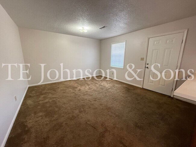 Building Photo - 2570 Green Oaks Ct SE