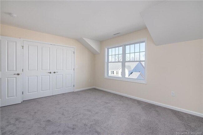 Building Photo - 27 Woodside Dr
