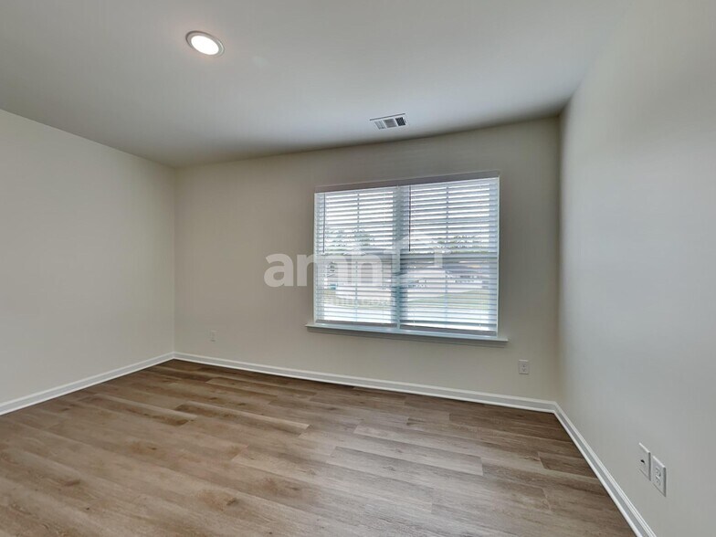Building Photo - 27 Spinaker Ct