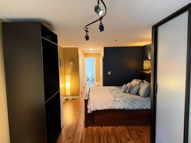 Building Photo - 44 W Broadway