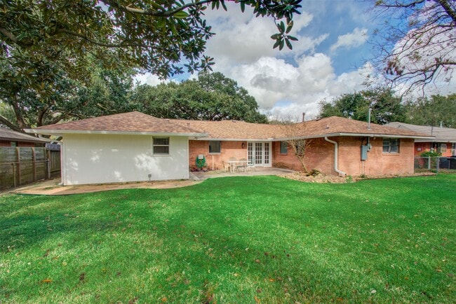 Building Photo - 8939 Rockhurst Dr