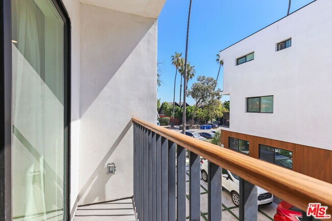 Building Photo - 843 Mariposa Ave