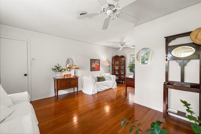 Building Photo - 2114 Saxon Dr