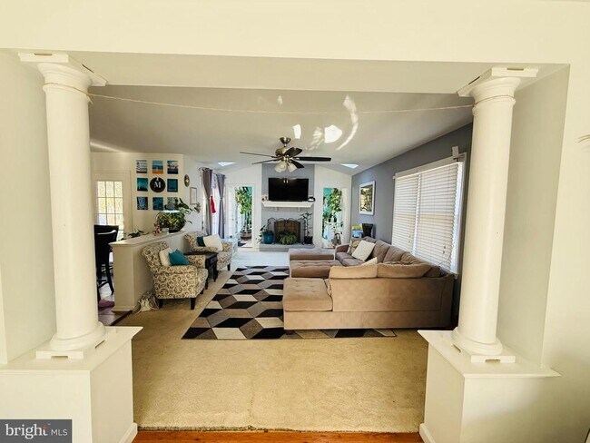 Building Photo - 16108 Kennedy St