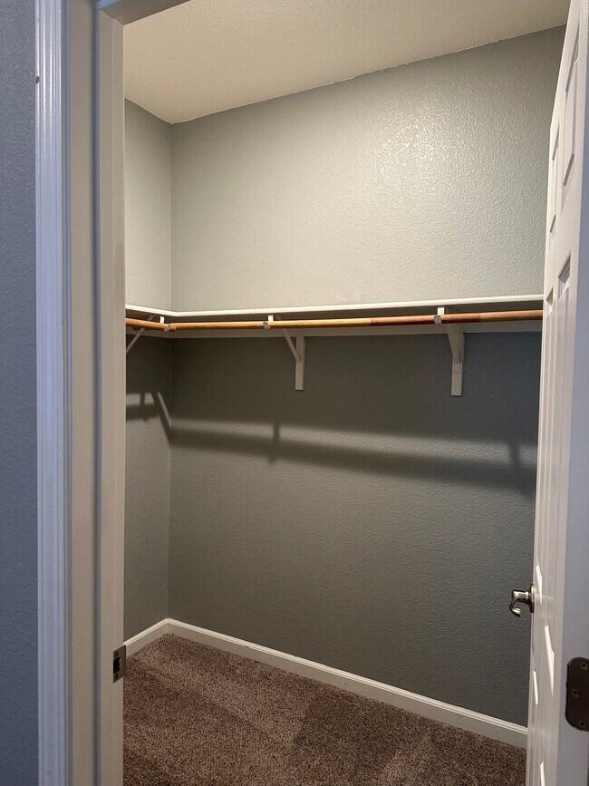 Building Photo - 1113 Greenbrier Dr