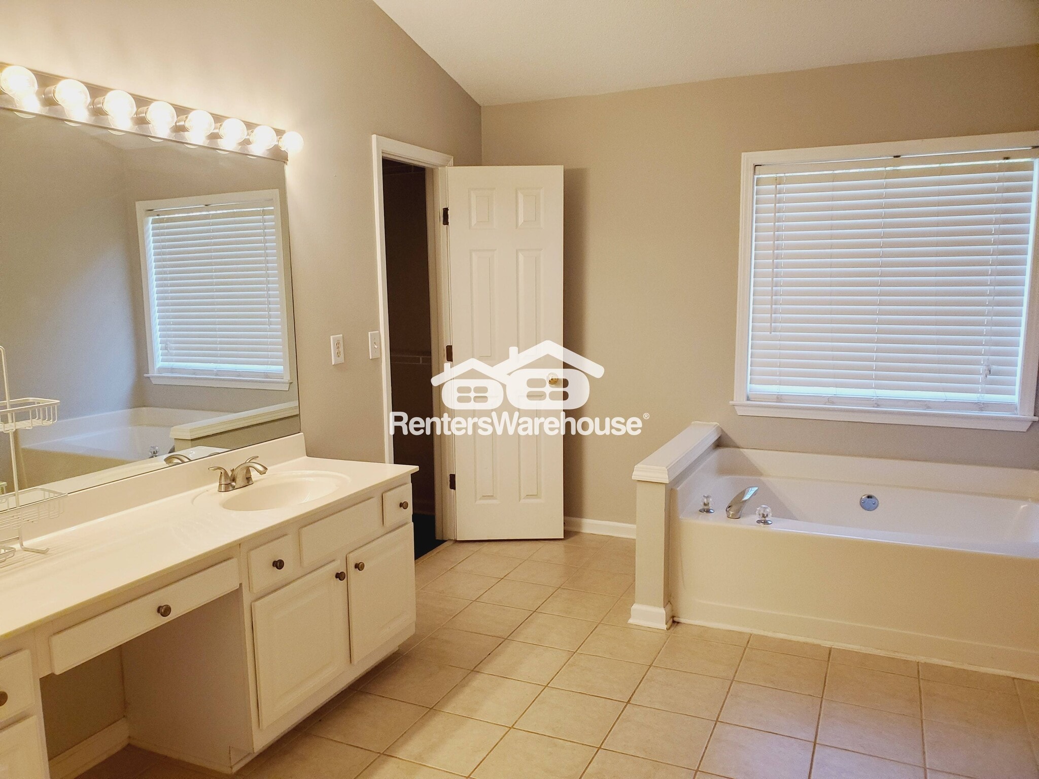 Building Photo - 2706 Cottesford Dr SE