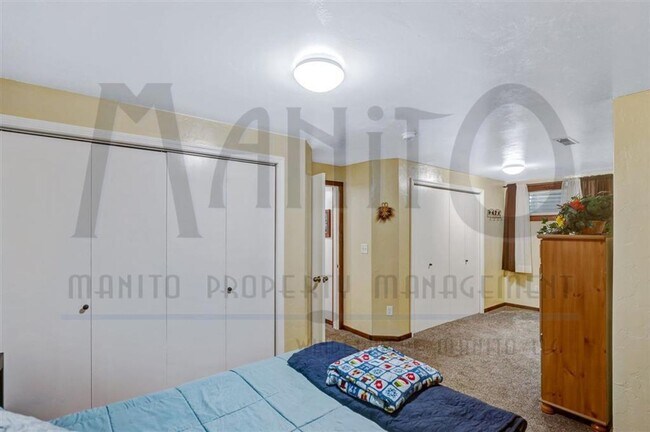 Building Photo - **COMING SOON** Spacious South Hill Rancher