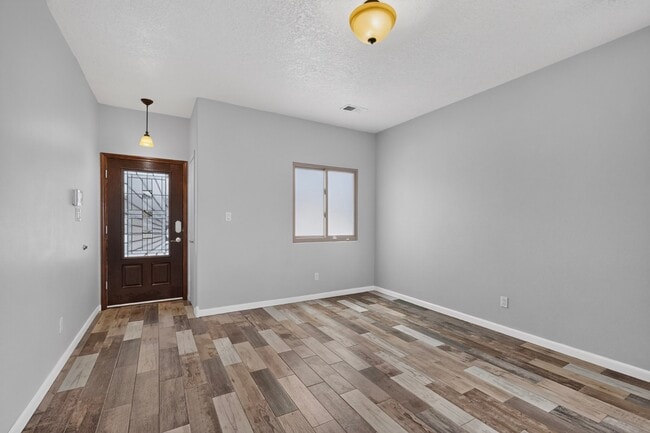 Building Photo - 624 Torretta Dr SW
