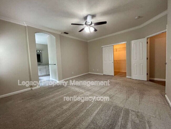 Building Photo - 523 Cascade Dr