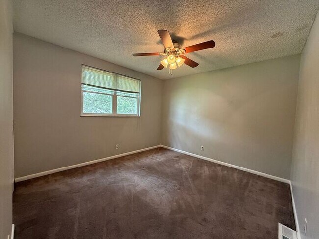 Building Photo - For Rent - Antioch 3 Bedroom house with Bo...