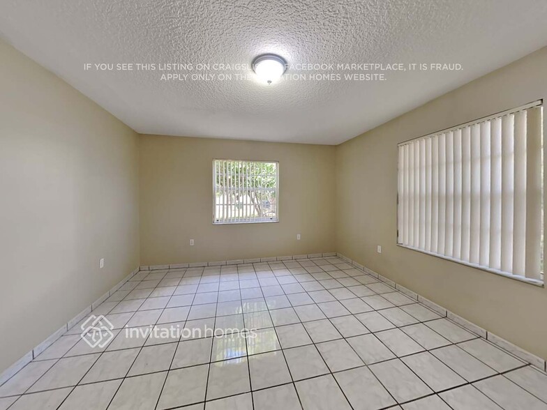 Building Photo - 2016 SW 58th Ct