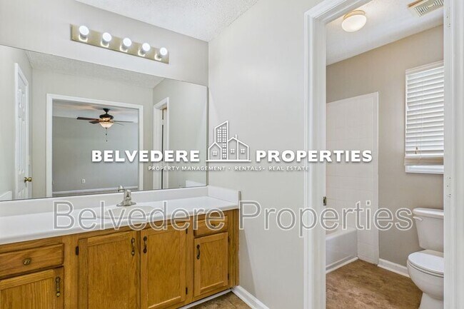 Building Photo - 900 Stockwood Ct