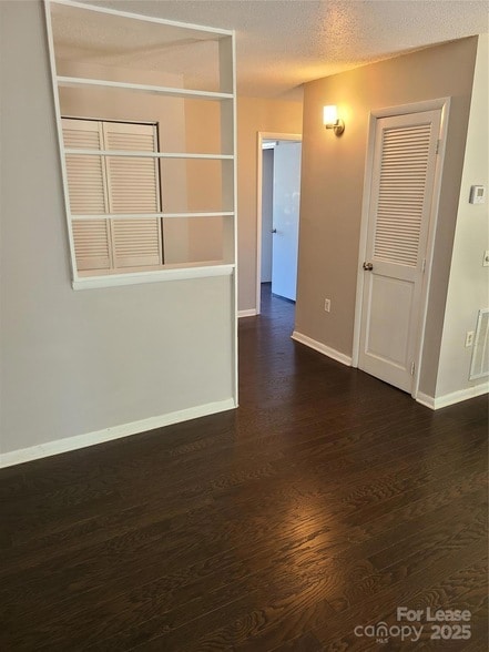 Building Photo - 4811 Spring Lake Dr