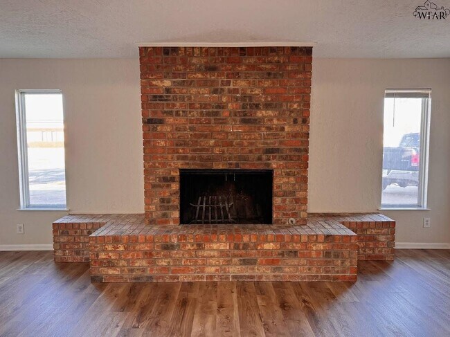 Building Photo - 4200 University Ave