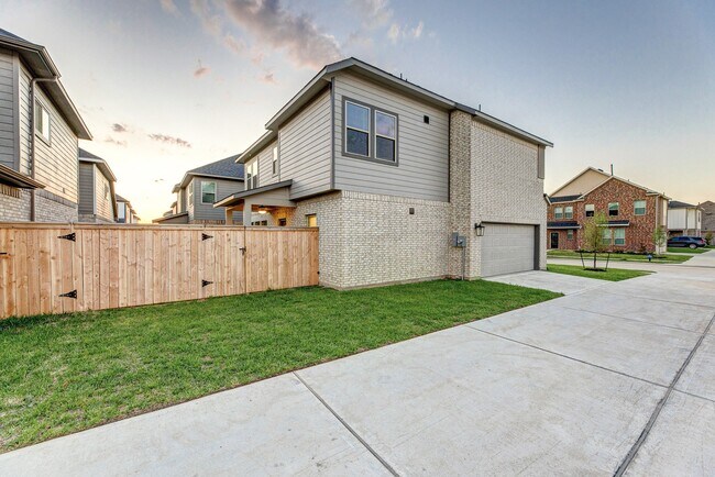 Building Photo - 31115 Mahogany Fir Trl