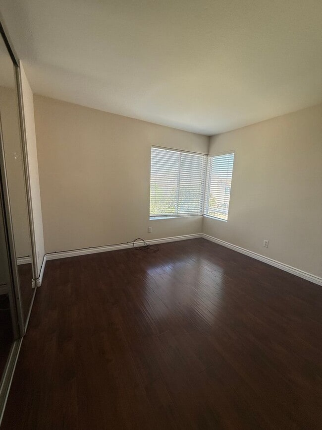 Building Photo - 3073 Lamplighter St
