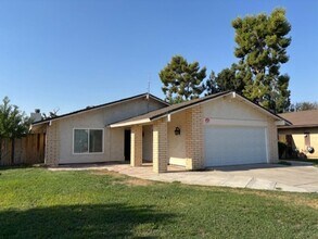 Building Photo - Clean 3 Bedroom / 2 Bathroom Home near Pac...