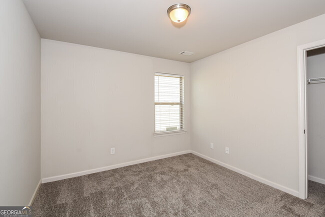 Building Photo - 123 Fern Walk