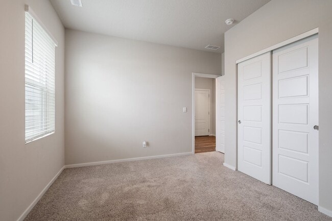Building Photo - Modern Comfort in Country View Meadows – 3...