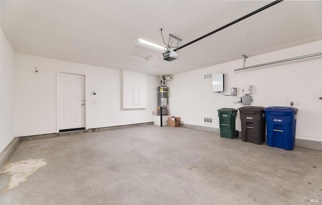 Building Photo - 504 Silver Ridge Dr