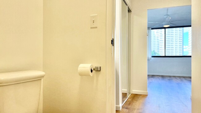 Building Photo - BEAUTIFULLY RENOVATED 1 BEDROOM UNIT IN DO...