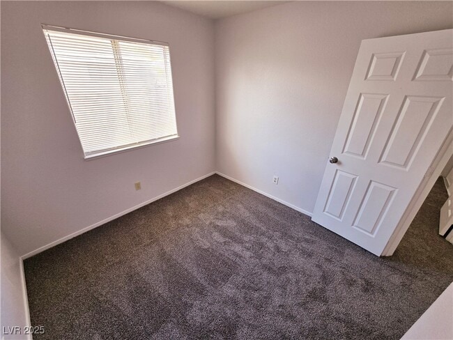 Building Photo - 7525 Hickory Hills Dr