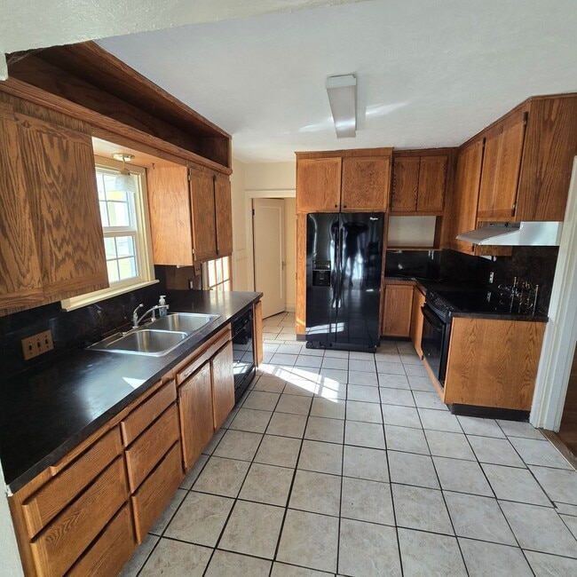 Building Photo - 2528 Hope St