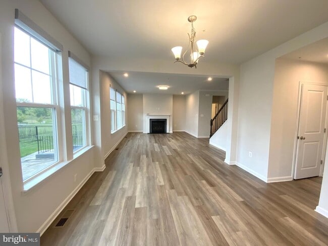 Building Photo - 5763 Hawk Ridge Rd