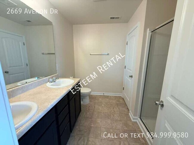 Building Photo - 2669 Averon Dr