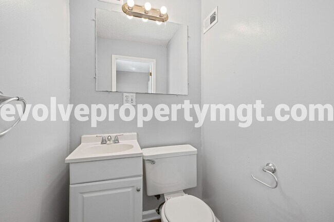 Building Photo - 3610 Kearney Ave