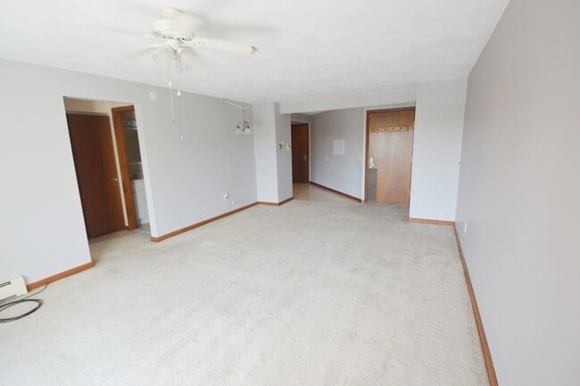 Building Photo - Holden Condo: 1 Bed 1 Bath