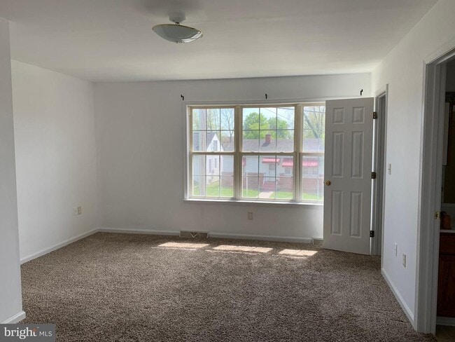 Building Photo - 616 W Martin St