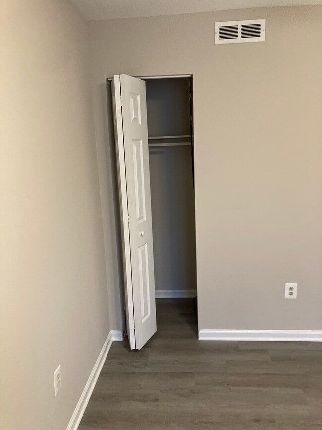 Building Photo - 1605 Addison Rd S