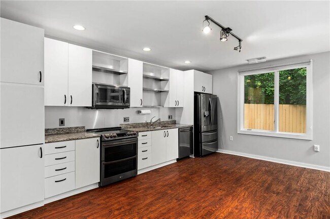 Building Photo - 1344 Rietveld Row NW